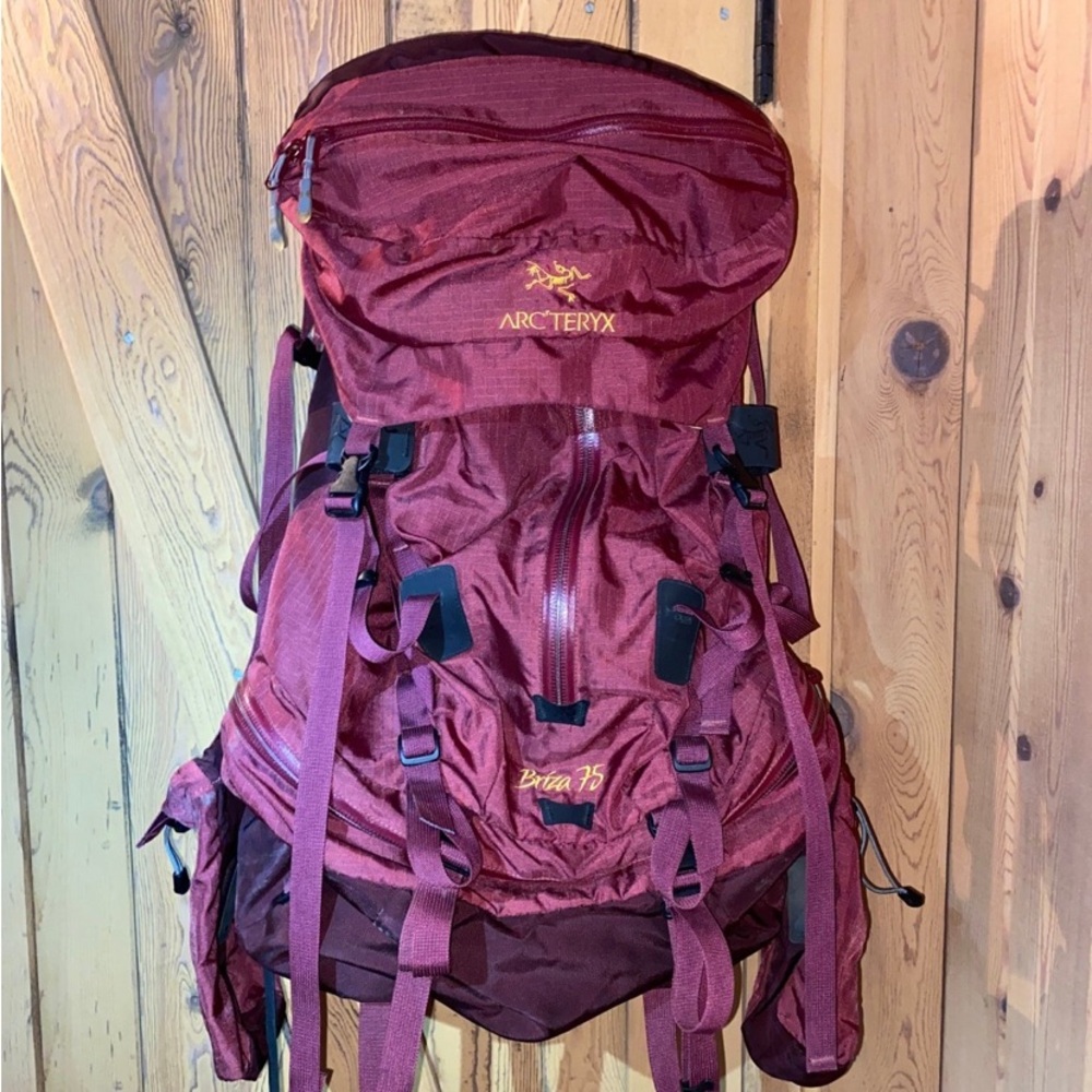 Arc’teryx Briza 75 Woman’s Hiking Backpack